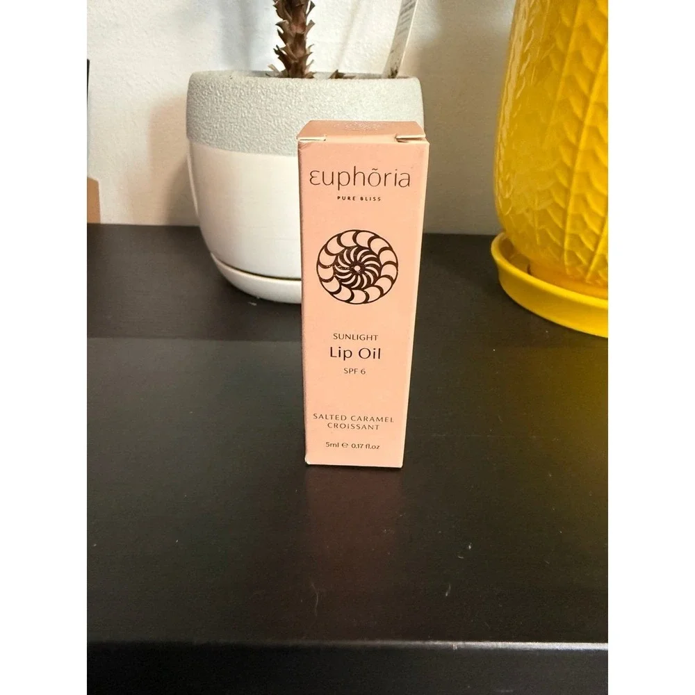 Euphoria lip oil- salted caramel sunlight spf 6- new in box